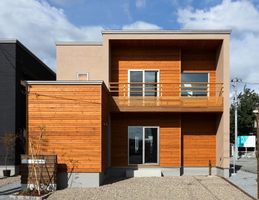 木の温かさを感じるボルダリングのある家